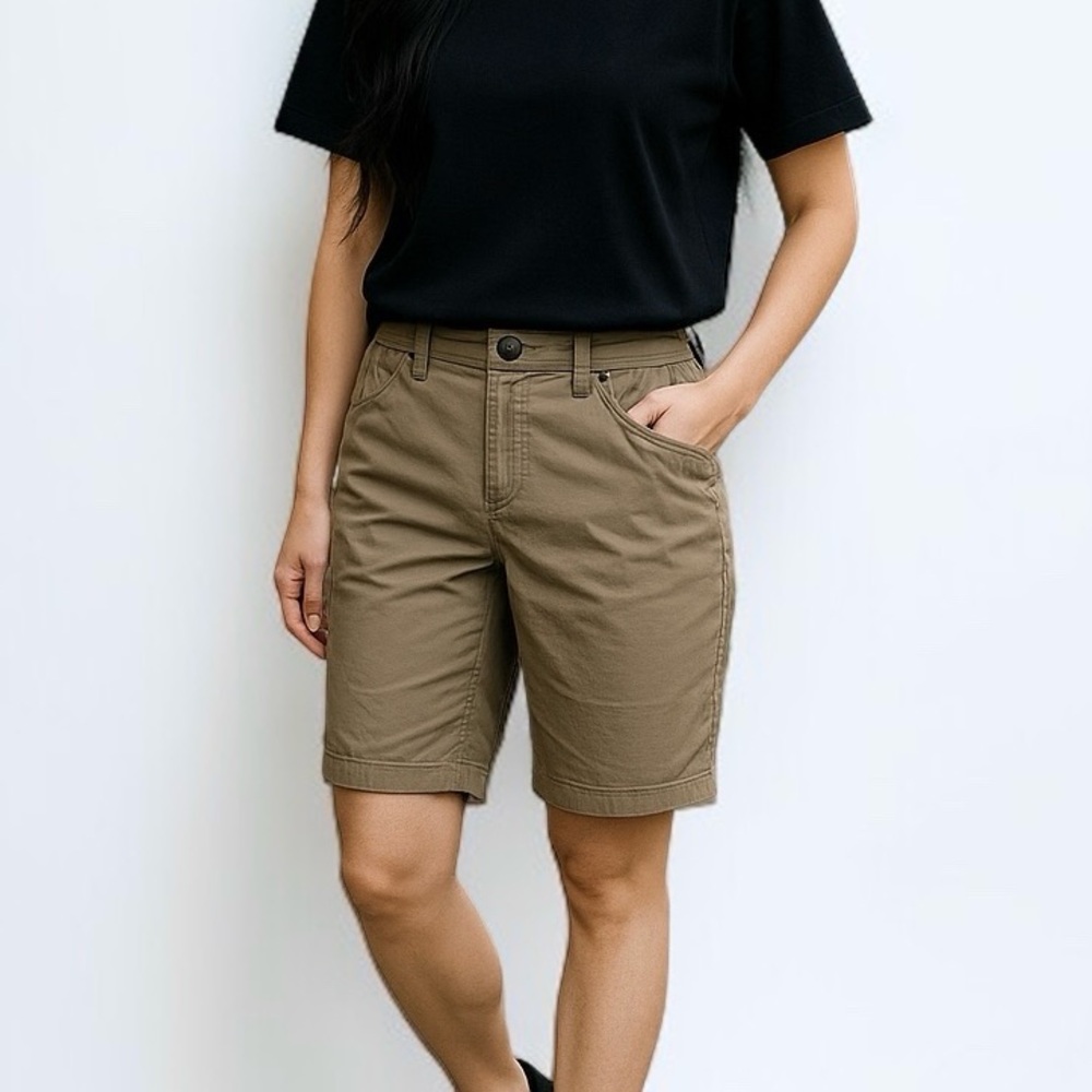 Mountain Hardwear Quick Dry  Hiking Shorts * 11” Inseam in Tan | Size 8